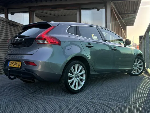 Volvo V40 1.5 T3 Momentum 2015 Benzine 2