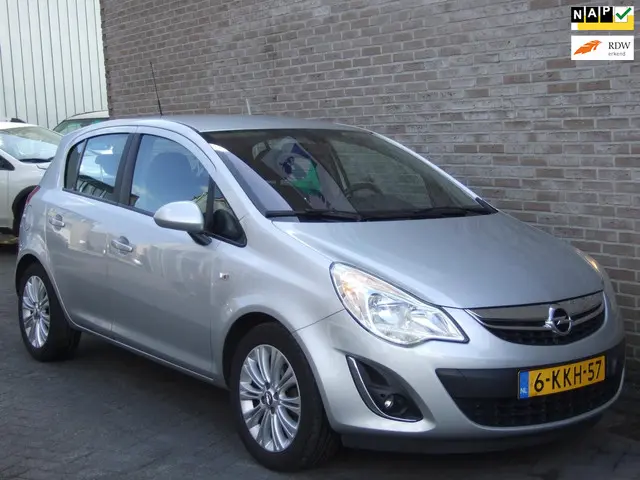 Opel Corsa 1.4-16V Cosmo - Navigatie - 2013 Benzine
