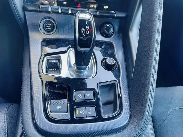 Jaguar F-Type P300 RWD 2019 Benzine 16