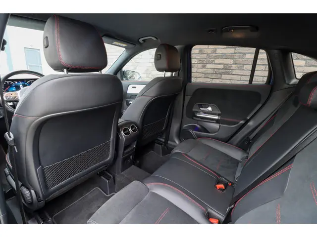 Mercedes-Benz GLA 250 e AMG Line 2022 Hybride Benzine 10