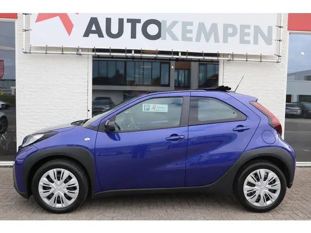 Toyota Aygo X 1.0 VVT-i AIR PLAY AUTOMAAT 2024 Benzine 38