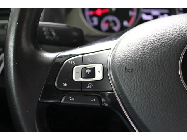 Volkswagen Golf 1.0 TSI Comfortline 2018 Benzine 13