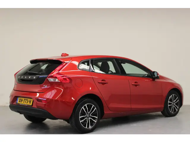 Volvo V40 T2 Polar+ Automaat 2019 Benzine 4