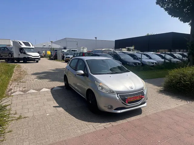 Peugeot 208 1.2 VTi Envy 2013 Benzine 3