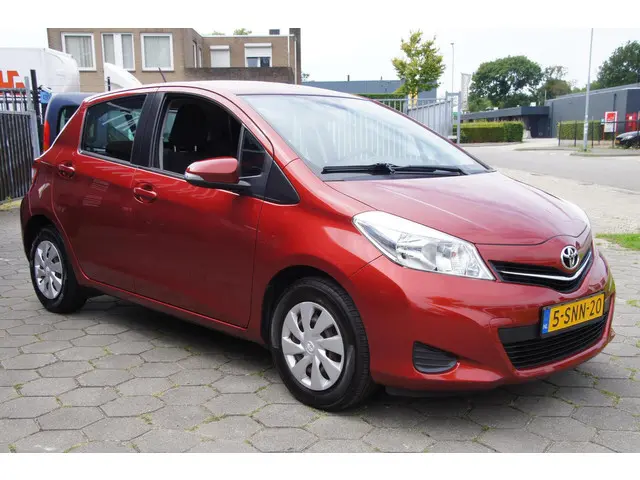 Toyota Yaris 1.3 VVT-i Now 2013 Benzine 4