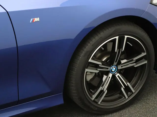 BMW 3 Serie Sedan 330e 2024 Hybride Benzine 37