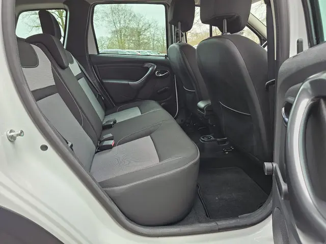 Dacia Duster 1.2 TCe 4x2 Lauréate 2016 Benzine 19