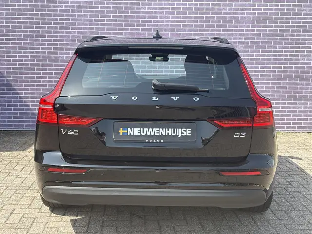 Volvo V60 2.0 B3 Essential Edition 2024 Benzine 20
