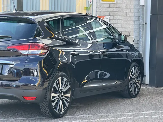 Renault Scénic 1.3 TCe Initiale Paris 2018 Benzine 18