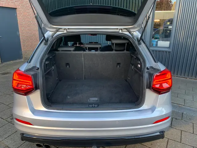 Audi Q2 1.4 TFSI CoD, PANO, NAP, S-LINE 2017 Benzine 24
