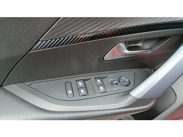 Peugeot 2008 1.2 PureTech Allure 2020 Benzine 36