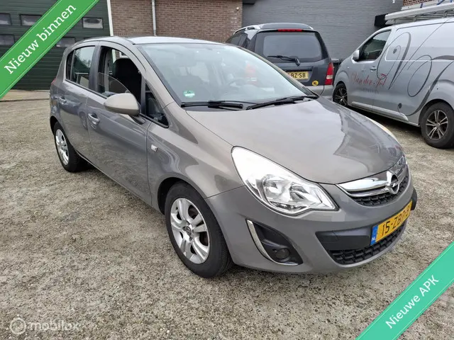 Opel Corsa 1.4-16V Cosmo 5drs/Airco/Nap-km 2012 Benzine 2