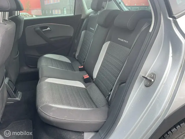 Volkswagen Polo 1.2 TSI Cross pdc stoelverw. 2016 Benzine 7