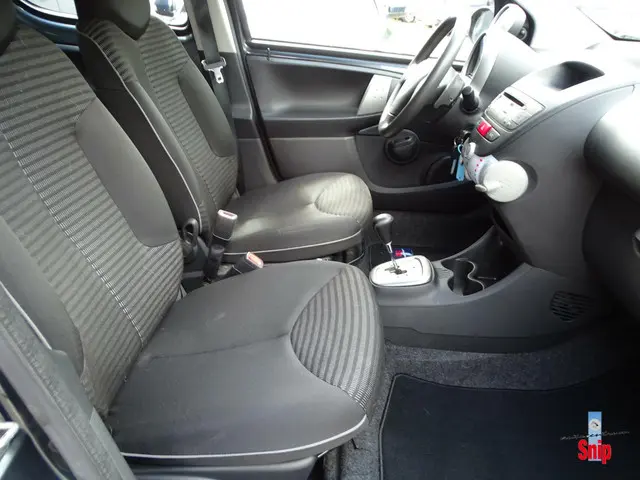 Peugeot 107 1.0 Active 2013 Benzine 6
