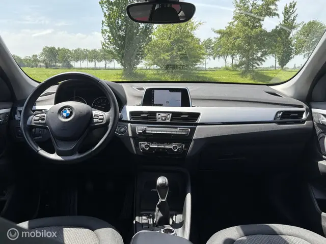 BMW X1 sDrive18i High Executive 2018 Benzine 3