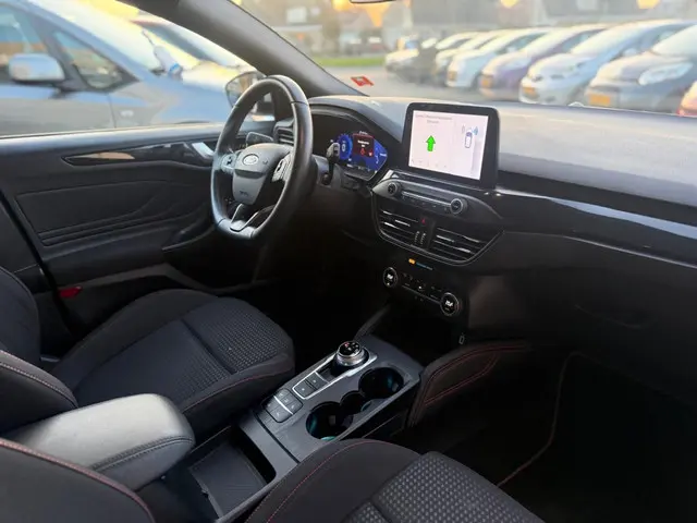 Ford Focus Wagon 1.5 EcoB. ST Line 2021 Benzine 4