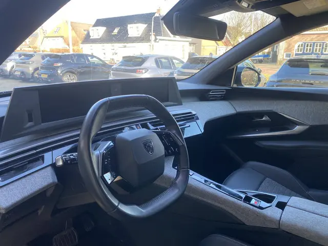 Peugeot 3008 1.2 Hybrid 145 Allure 2025 Hybride Benzine 4