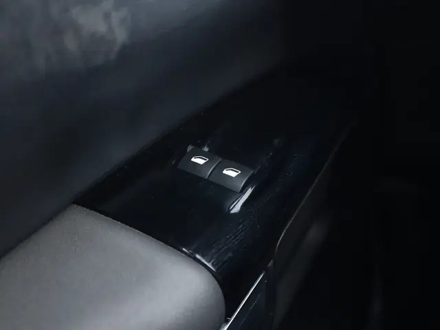 Citroën C4 Cactus 1.2 PureTech Shine 2018 Benzine 16