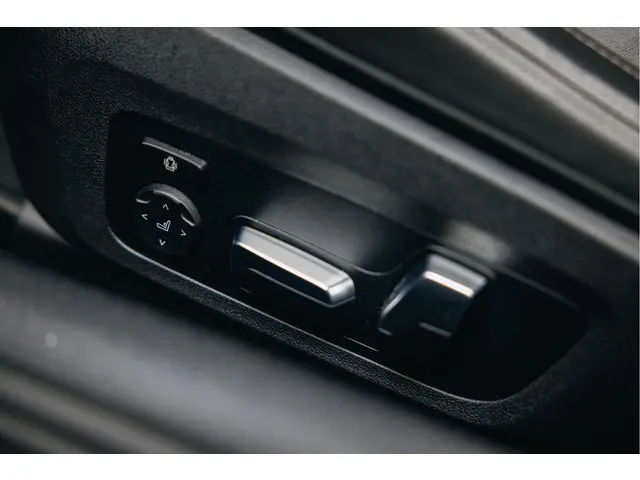 BMW 8 Serie M850i xDrive High Executive 2019 Benzine 26