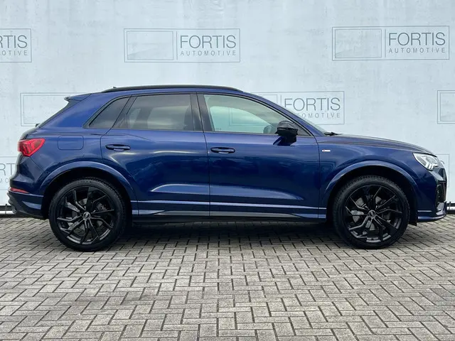 Audi Q3 45 TFSI e S edition 2023 Hybride Benzine 12