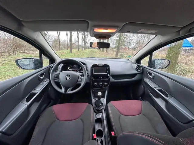 Renault Clio 1.2 16V apk t/m 13-02-2027 2014 Benzine 14