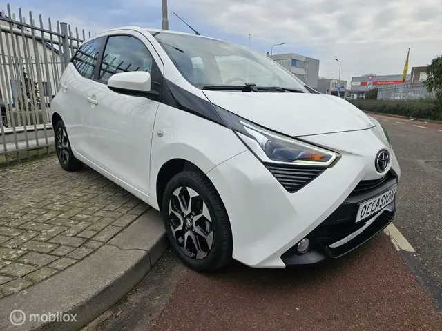 Toyota Aygo 1.0 VVT-i x-play camera 2019 Benzine 6