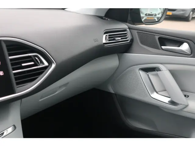 Peugeot 308 1.6 THP Active 2013 Benzine 31