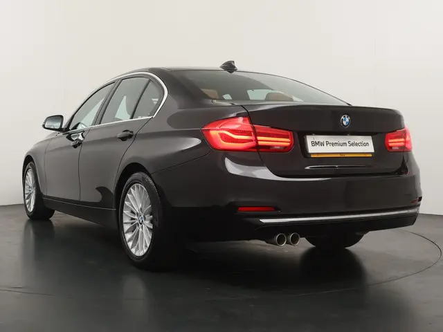 BMW 3 Serie 320i Luxury Edition 2019 Benzine 11