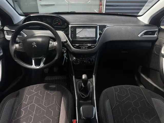 Peugeot 2008 1.2 110pk Blue Lion 2017 Benzine 12