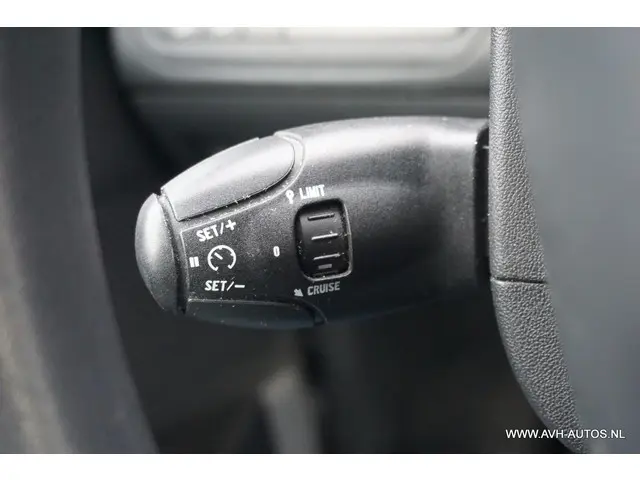 Peugeot 208 1.2 VTi Urban Soul 2013 Benzine 18