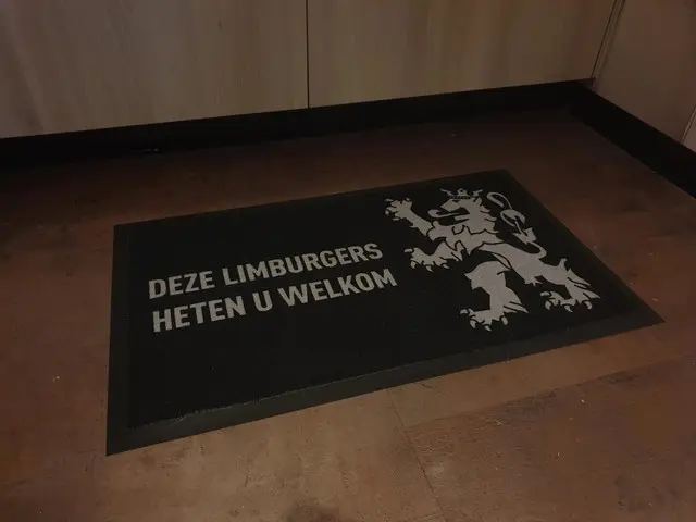 Mercedes-Benz GLA 180 Prestige 2015 Benzine 44