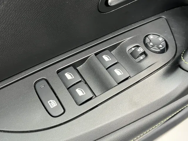 Peugeot e-2008 EV GT 50 kWh 2021 Elektrisch 26