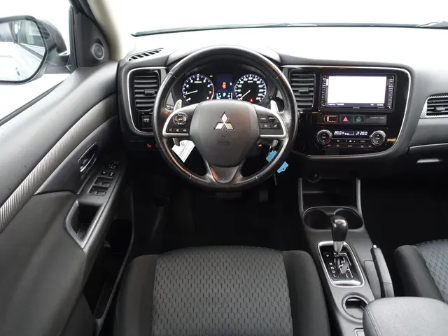 Mitsubishi Outlander 2.0 150Pk Intense Aut- 2014 Benzine 6