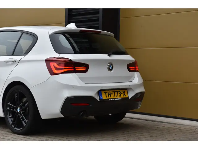 BMW 1 Serie 118i Executive 2018 Benzine 6