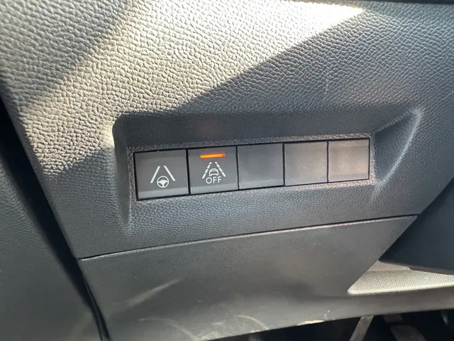 Peugeot e-208 GT Pack EV 50kWh 136 2022 Elektrisch 28