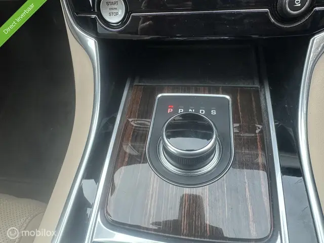 Jaguar XF 2.0d Portfolio 2016 Diesel 24