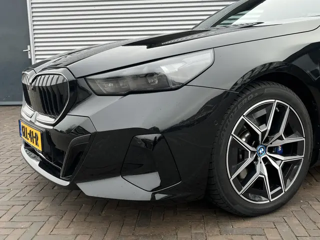 BMW 5 Serie Touring 530e xDrive 2024 Hybride Benzine 8