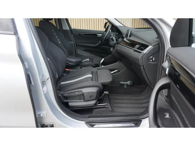 BMW X1 sDrive18i 140pk High Executive 2019 Benzine 12