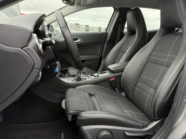 Mercedes-Benz GLA 180 2015 Benzine 8