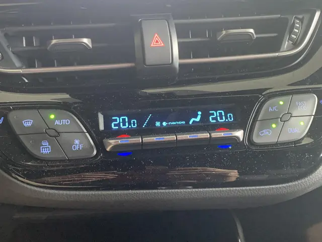 Toyota C-HR 1.8 Hybrid Executive 2023 Hybride Benzine 8