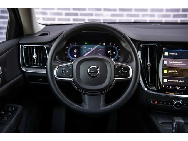 Volvo V60 2.0 B3 Essential Edition 2023 Benzine 3