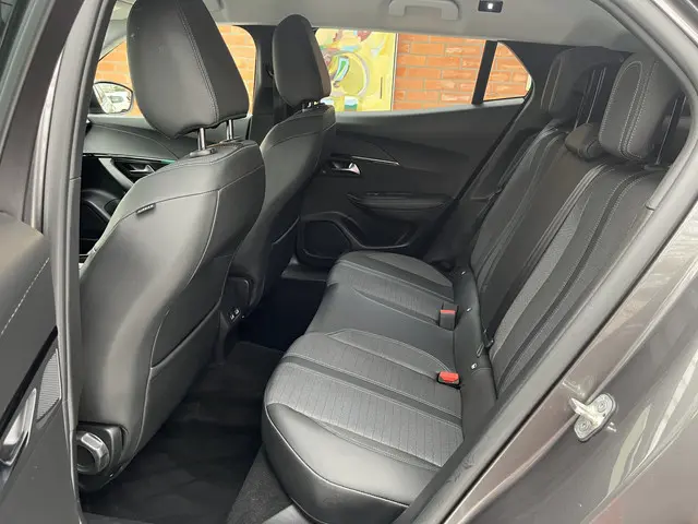 Peugeot 2008 PureTech 100 Allure Pack 2022 Benzine 9