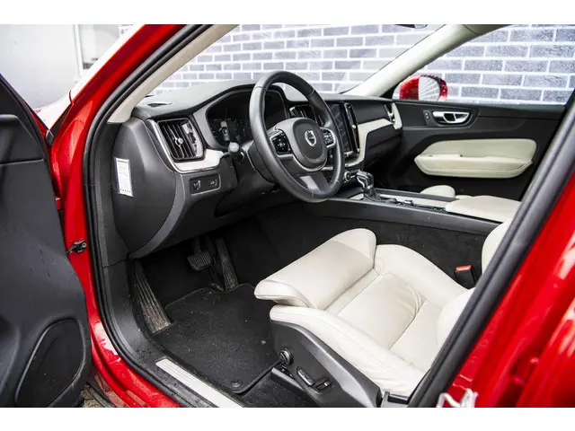 Volvo XC60 2.0 T5 Inscription 2018 Benzine 18