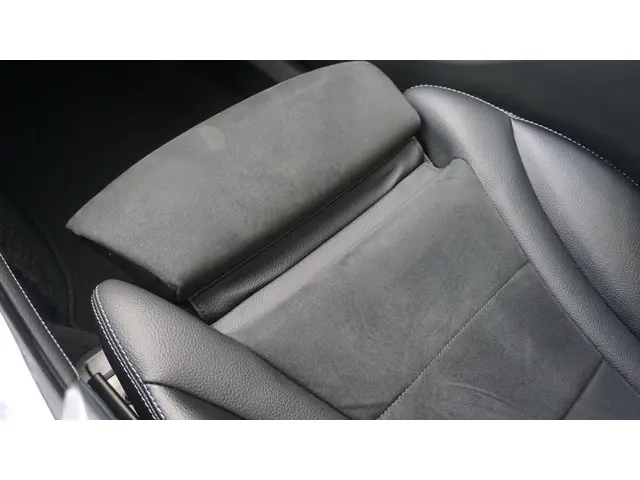 Mercedes-Benz GLC Coupé 300 245pk 4MATIC 2017 Benzine 22