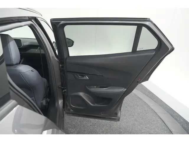 Peugeot 2008 PureTech 130 Allure Pack 2020 Benzine 64