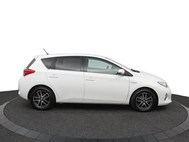 Toyota Auris 1.8 Hybrid Aspiration 2015 Hybride Benzine 13