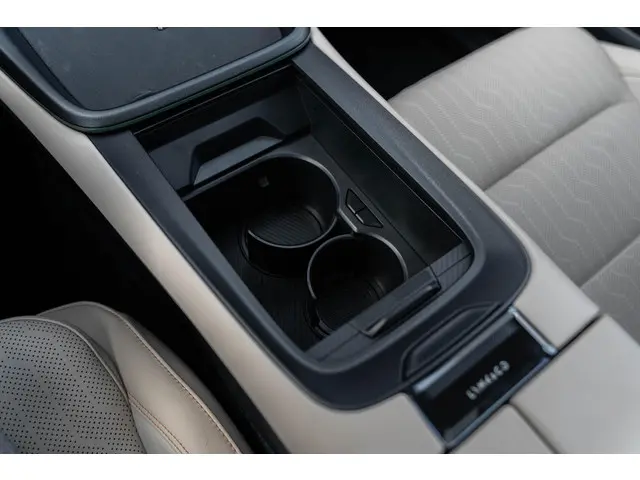 Lynk & Co 08 1.5 More 2026 Hybride Benzine 29