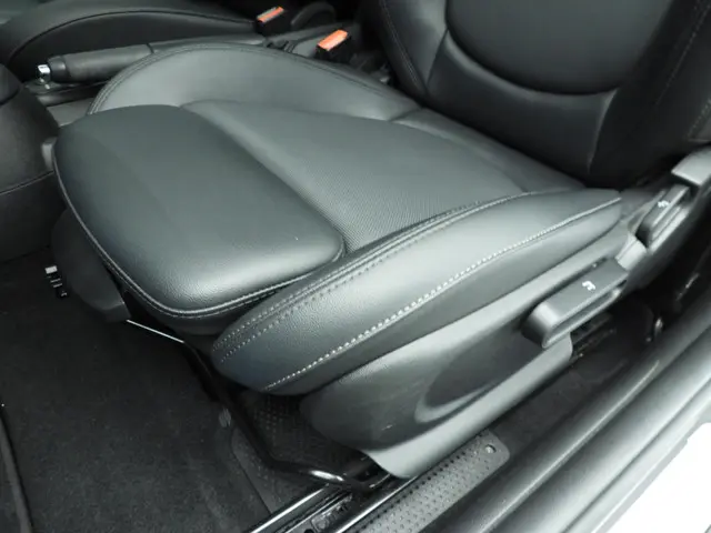 MINI 3-Deurs Cooper 2021 Benzine 16