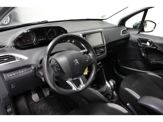 Peugeot 208 1.2 PureTech Style Pack Plus 2015 Benzine 14