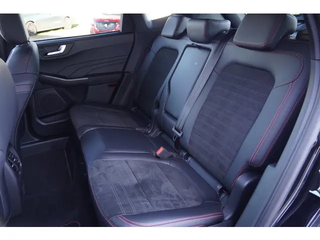 Ford Kuga 2.5 PHEV ST-Line X 2023 Hybride Benzine 6